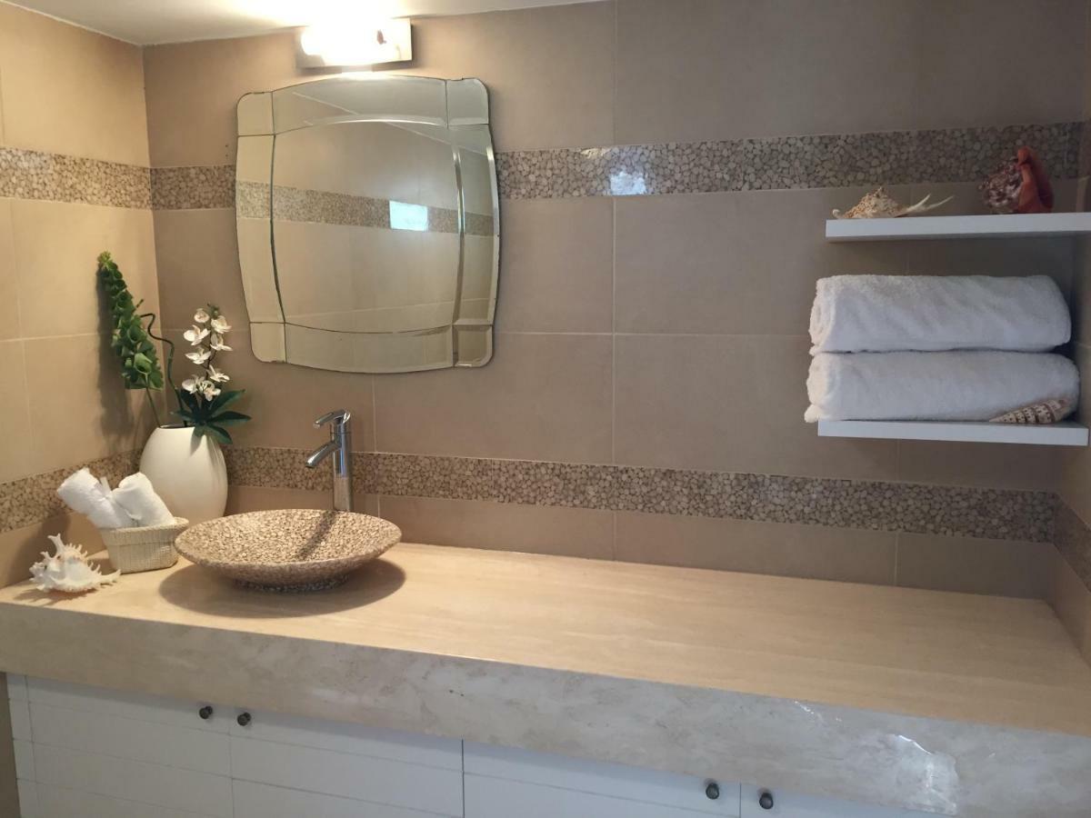 Deluxe First Line Villa *