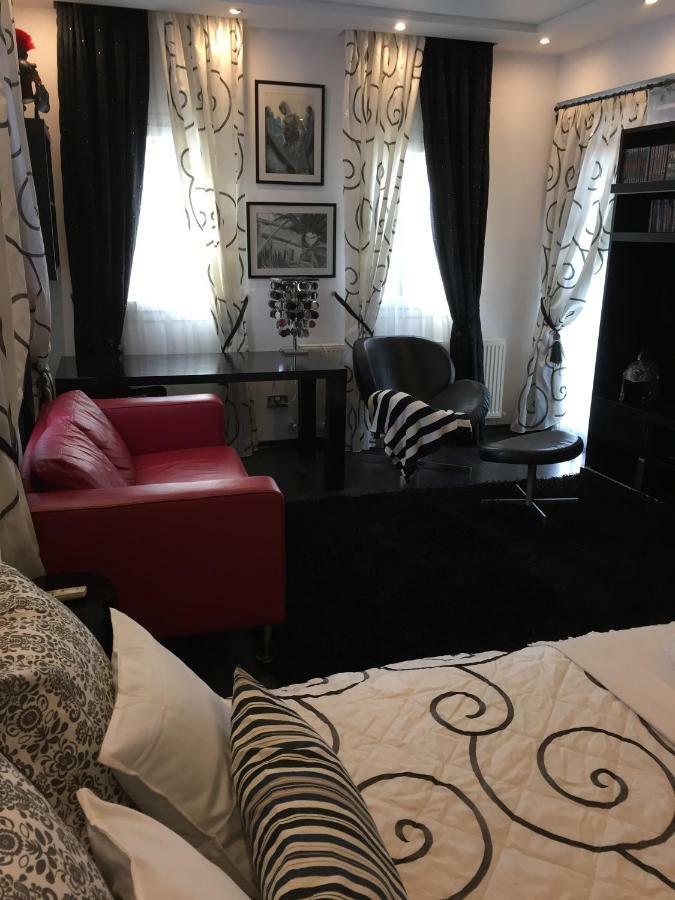 Villa Deluxe First Line Perivolia